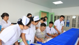 自治区卫生健康委组织20名专家到崇左市人民医院开展创等达标督导工作
