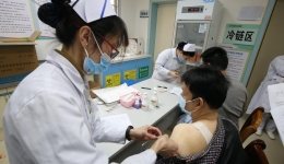 市人民医院有序开展新冠疫苗接种工作