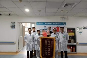 20201219患者王婧瑶感谢普通外科一区覃家茂锦旗