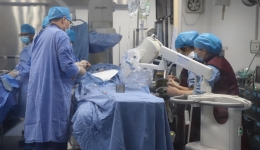 桂西南地区首例！七旬老人换“心门”，崇医首例经导管主动脉瓣置换术成功开展