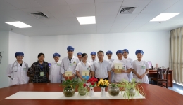 深情九月尊师重教——市人民医院开展教师节走访慰问活动
