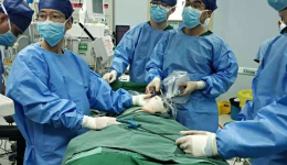 市人民医院成功开展单孔腹腔镜下巨大卵巢囊肿剔除术