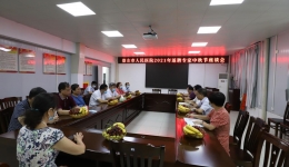 市人民医院召开返聘专家代表座谈会
