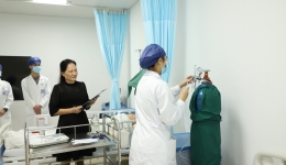 右江民族医学院实习教学检查组到市人民医院开展实习中期检查