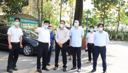 市人大常委会玉如锋副主任率队到我院调研核酸采样点建设情况