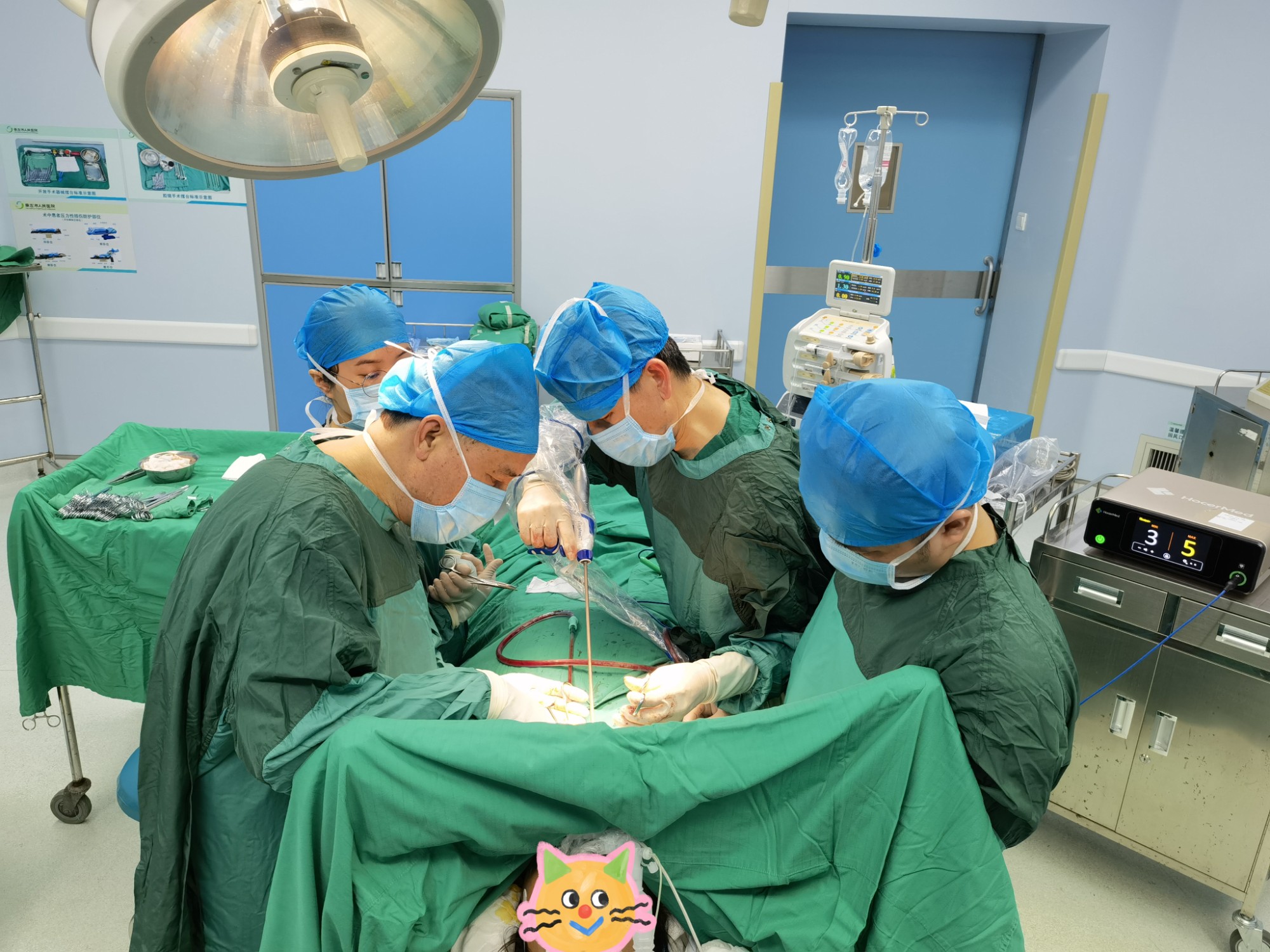 甲亢引起甲状腺肿大压迫气管行甲状腺切除术_副本