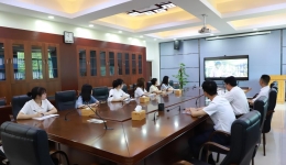 市人民医院到广西民族师范学院举办领导干部进校园暨“留人计划”宣讲会