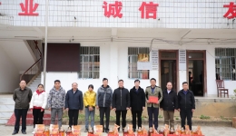 【节前慰问】崇左市人民医院开展春节前走访慰问乡村振兴驻村工作队、脱贫户活动