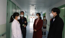 崇左市卫生健康委党组书记、主任黄苓率队到我院调研新冠病毒感染救治工作
