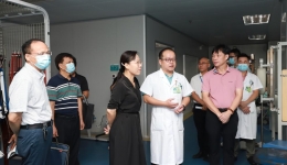 市政府副秘书长罗华荣率队到市人民医院调研