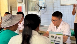 健康服务到基层——崇左市人民医院联合那隆镇卫生院开展义诊与党建交流​